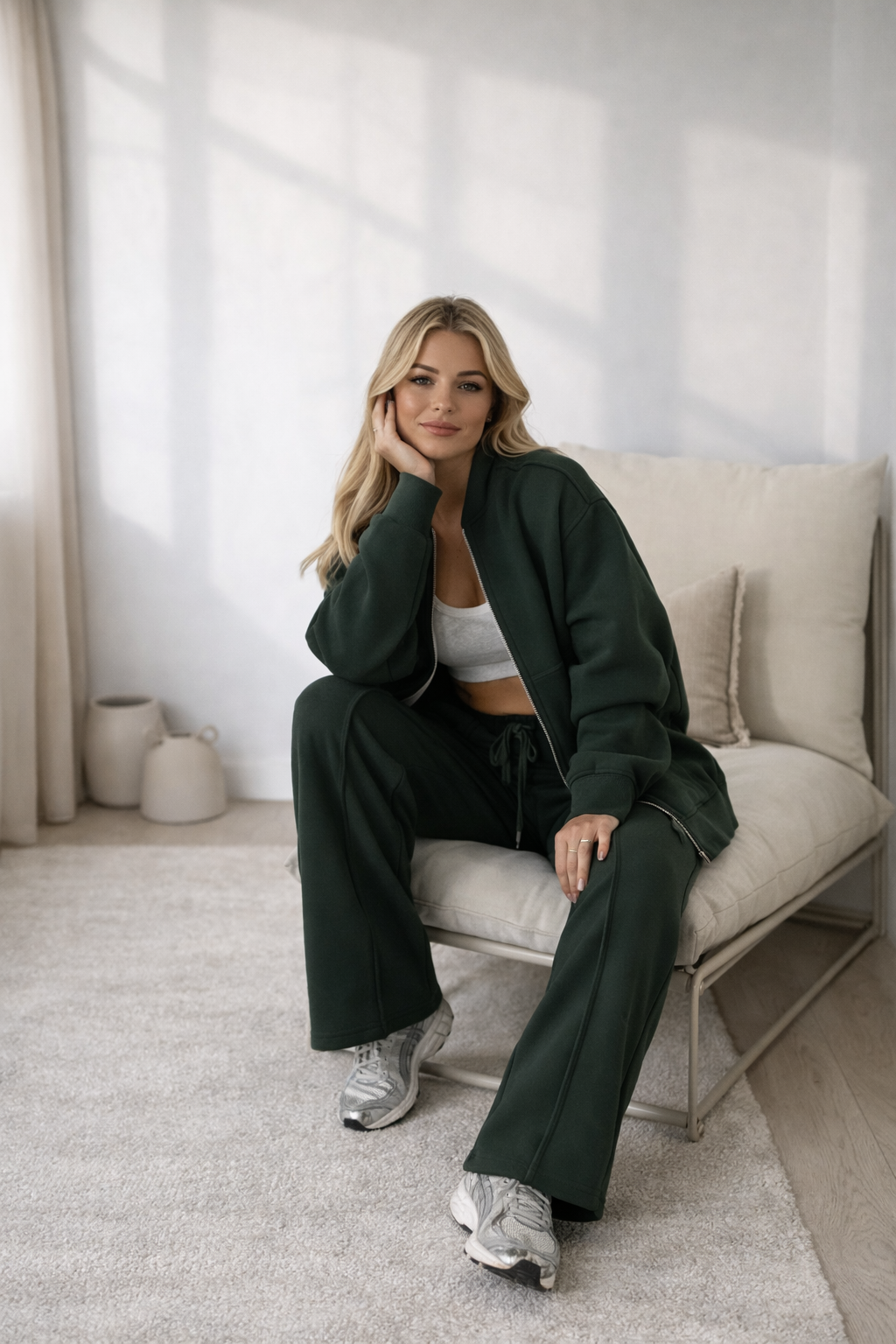 Elegant höstset för dam – ziptröja & högmidjade byxor